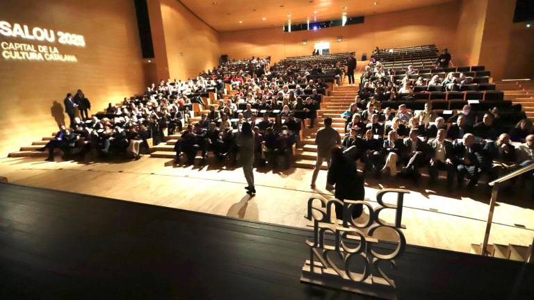 Quejas por la baja temperatura en el TAS durante la Gala Bona Gent 2024 del Diari de Tarragona