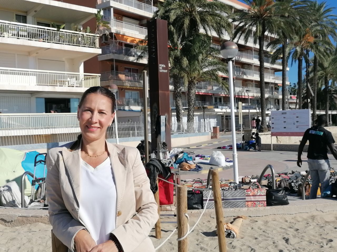 VOX Salou insiste en que hay que erradicar el top manta porque perjudica a los comerciantes y vecinos de la Costa Dorada