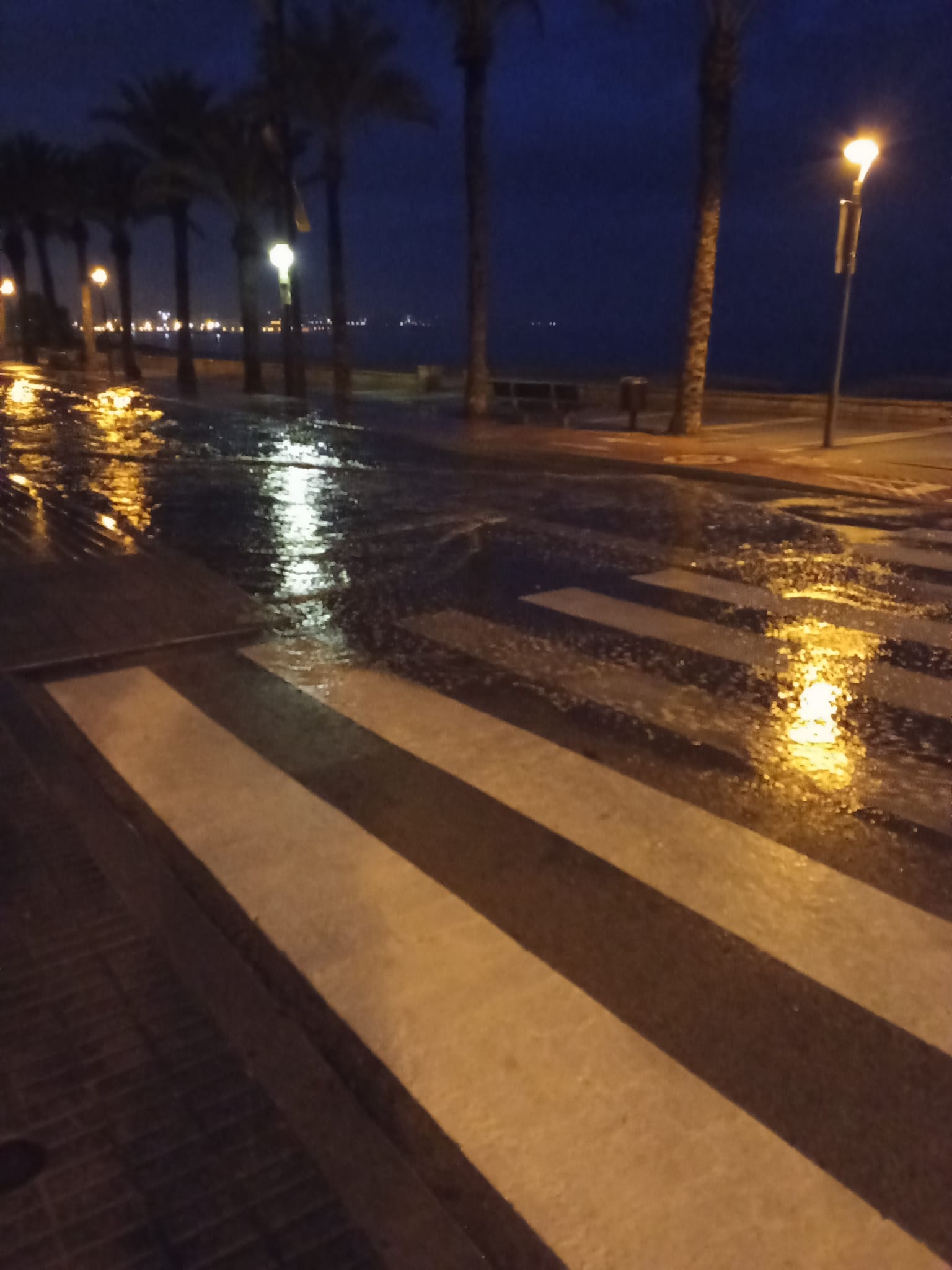 Riera tapada, vecinos inundados de aguas residuales en Salou: ¿Riesgo inminente o negligencia municipal?