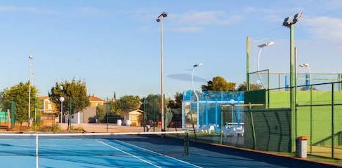 Trabajadores de un club deportivo en Salou denuncian impagos y retrasos en sus nóminas